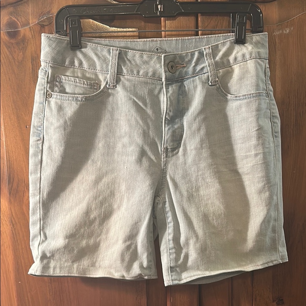 NWOT Women’s Light Blue Denim Shorts